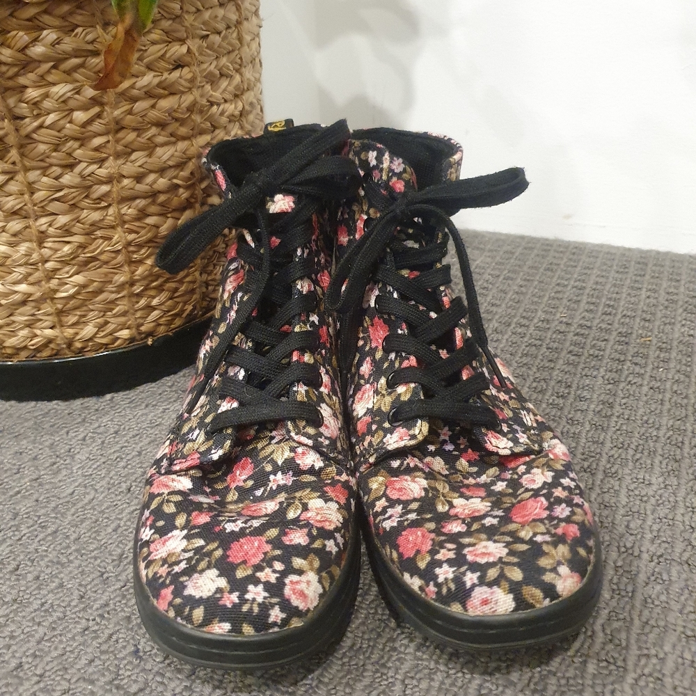 Dr Martens Floral Canvas Boots Size 8 - Picture 2 of 4